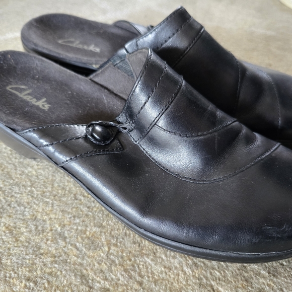 Clarks - Picture 3 of 4